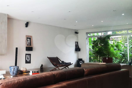 Sobrado à venda com 4 quartos, sendo 2 suítes,  em Bela Aliança, São Paulo, SP