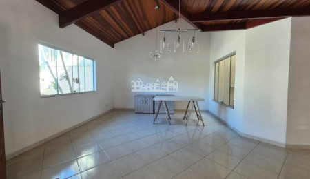 Casa à venda com 3 quartos, sendo 1 suíte,  em Retiro das Fontes, Atibaia, SP