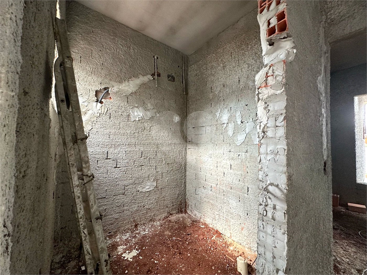 Casa à venda com 3 quartos, sendo 1 suíte, no condomínio Lago dos Ipês, Itapetininga - SP