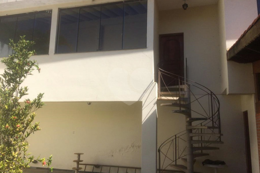 Sobrado à venda com 4 quartos, sendo 3 suítes, em Tremembé, São Paulo, SP
