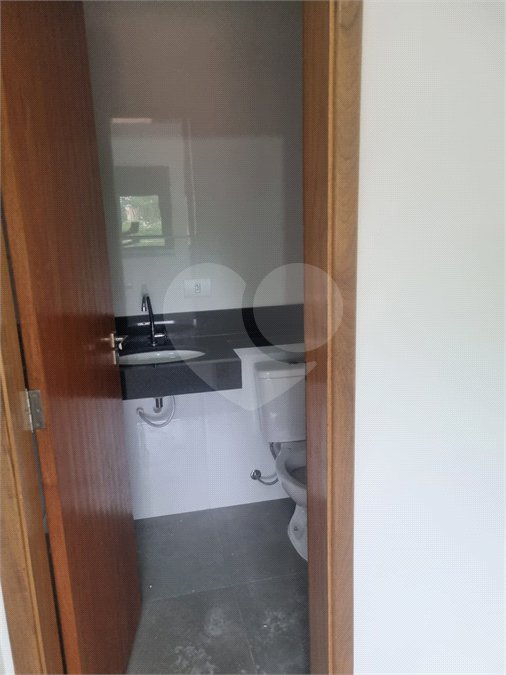 Sobrado à venda com 3 quartos, sendo 1 suíte, em Vila São Paulo, São Paulo, SP