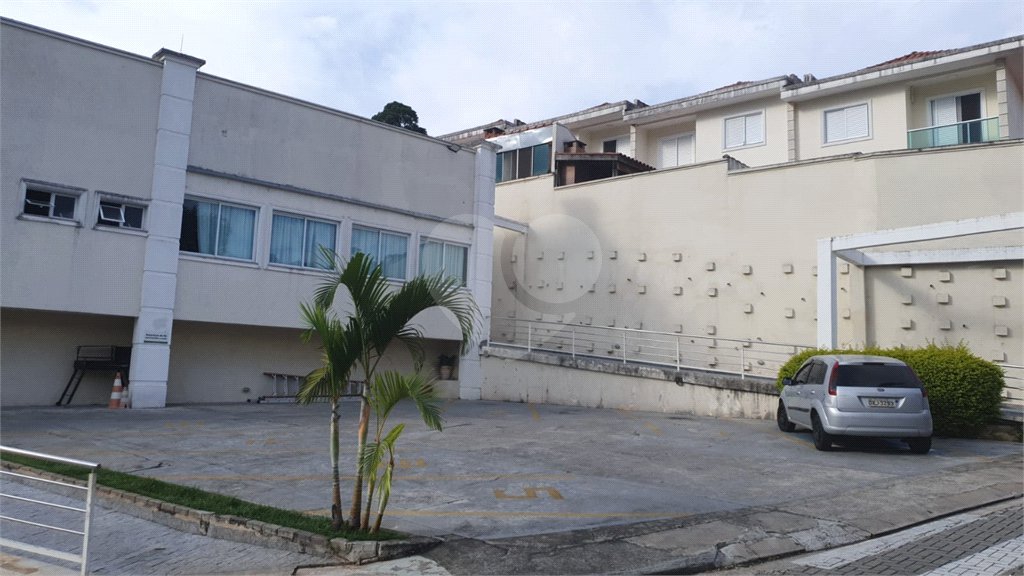 Casa à venda com 3 quartos, sendo 1 suíte,  no condomínio Forest Hills, Guarulhos - SP