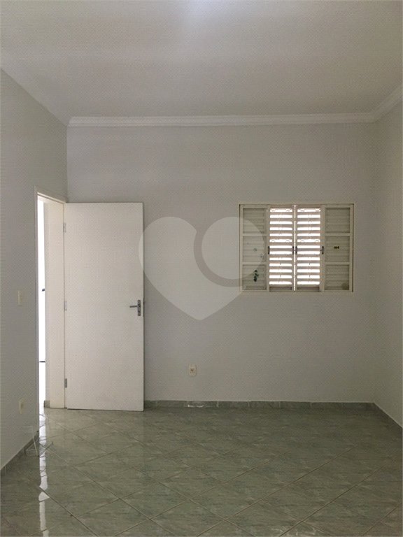 Sobrado à venda com 4 quartos, sendo 1 suíte, em Vila Rubens, Indaiatuba, SP