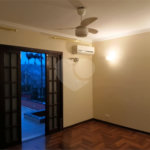 Sobrado à venda com 4 quartos, sendo 1 suíte, em Interlagos, São Paulo, SP