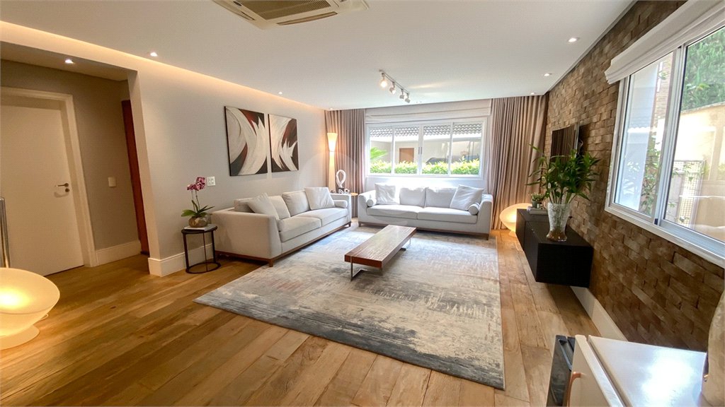 Casa à venda com 4 quartos, sendo 3 suítes, no condomínio Brisa Verde, São Paulo - SP