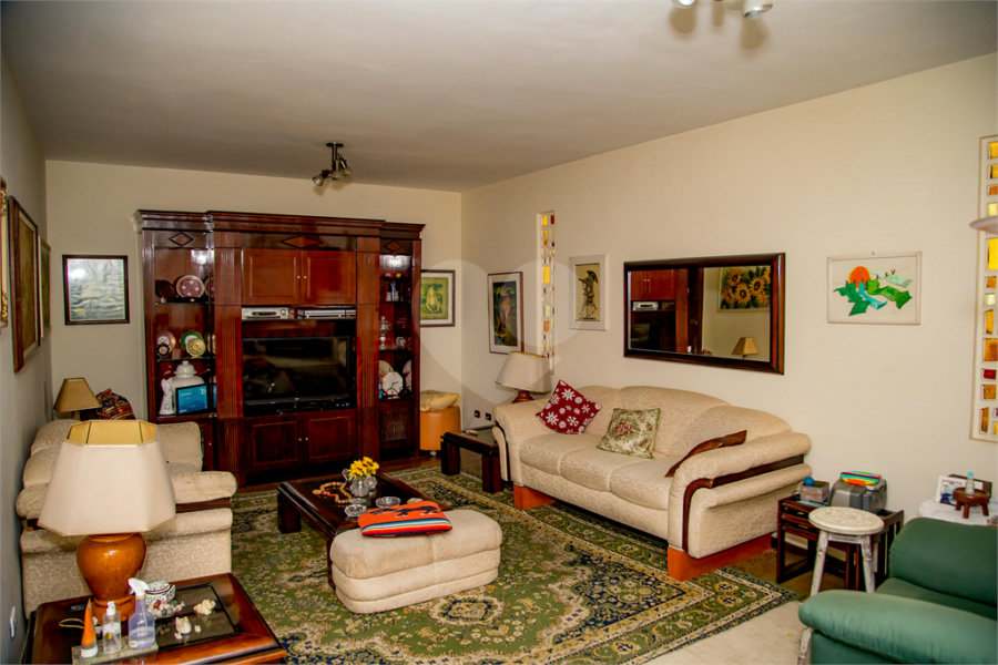 Casa à venda com 7 quartos, sendo 1 suíte, em Jardim Paulistano, São Paulo, SP