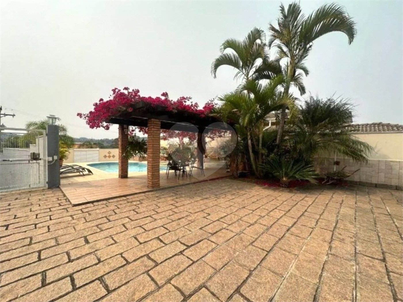 Casa à venda com 3 quartos, sendo 1 suíte, no condomínio Residencial Delle Stelle, Louveira - SP