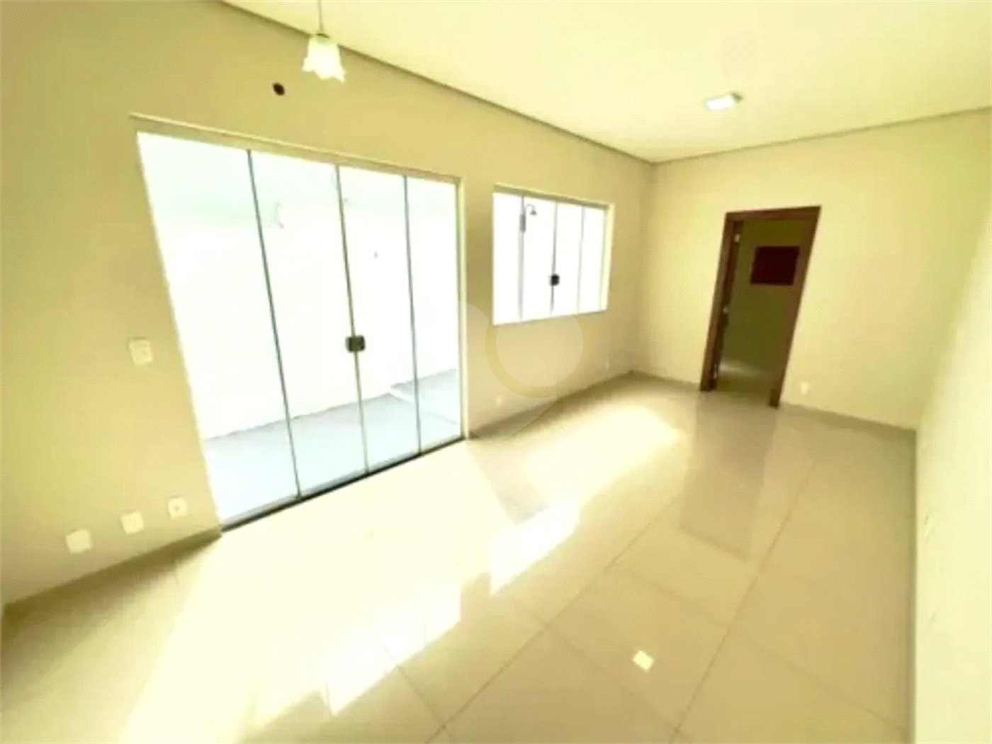 Condomínio à venda com 4 quartos, sendo 2 suítes, em Jardim Imperial, Cuiabá, MT