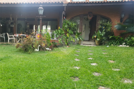 Casa à venda com 4 quartos, sendo 1 suíte, em Interlagos, São Paulo, SP