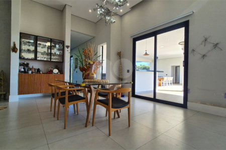 Casa à venda com 5 quartos, sendo 3 suítes, no condomínio Residencial Vale do Lago, Sorocaba - SP