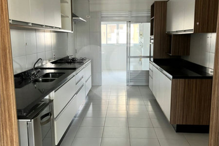 Apartamento à venda com 3 suítes em Vila Andrade, São Paulo, SP