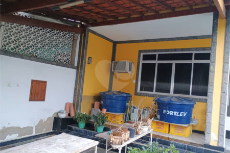 Casa à venda com 5 quartos, sendo 1 suíte, em Bangu, Rio de Janeiro, RJ