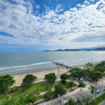 Apartamento Alto Padrão Frente Mar com 4 Dormitórios, 3 Suítes e 3 Vagas na Orla de Santos