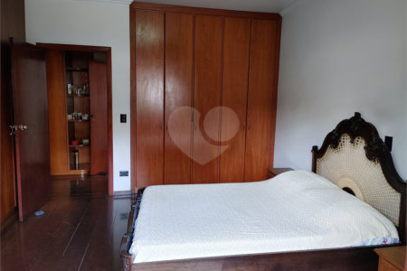 Casa à venda com 4 quartos, sendo 2 suítes, em Parque dos Príncipes, São Paulo, SP