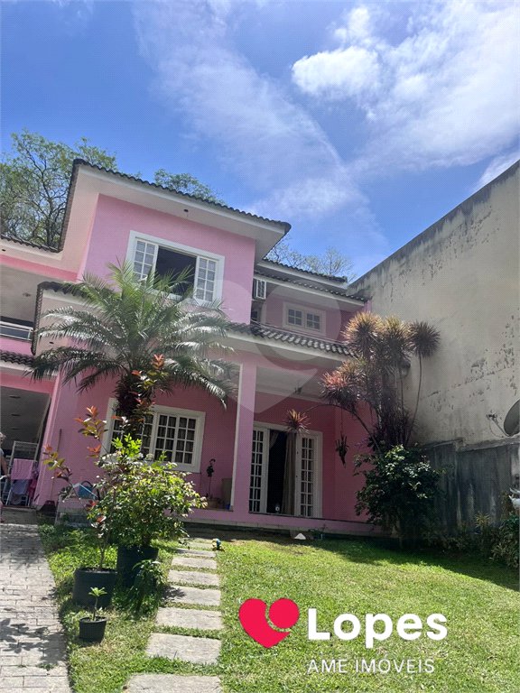 Casa à venda com 4 quartos, sendo 3 suítes, no condomínio Fazenda Cantagalo, Rio de Janeiro - RJ