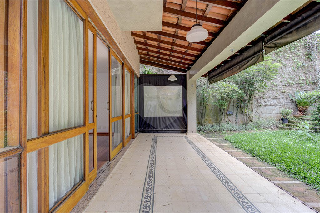 Casa de Vila à venda ou para alugar com 3 suítes em Jardim dos Estados, São Paulo, SP