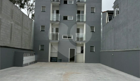 Casa à venda com 3 quartos, sendo 1 suíte, no condomínio Felipe Camarao, Poá - SP