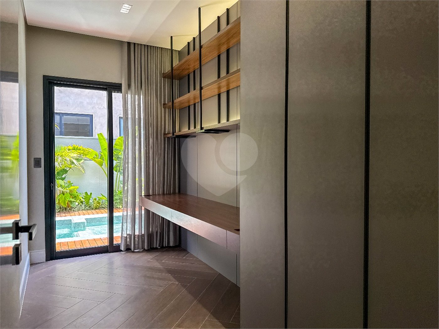 Casa à venda com 3 suítes no condomínio Villa dos Pinheiros, Indaiatuba - SP
