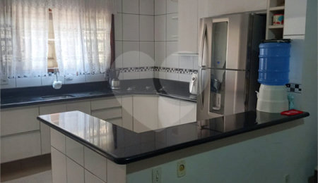 Sobrado à venda com 3 quartos, sendo 1 suíte,  em Vila Lavínia, Mogi das Cruzes, SP
