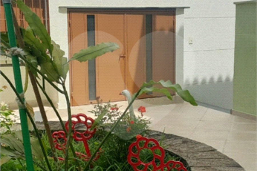 Casa à venda com 2 suítes no condomínio Residencial Maracujás, São Paulo - SP
