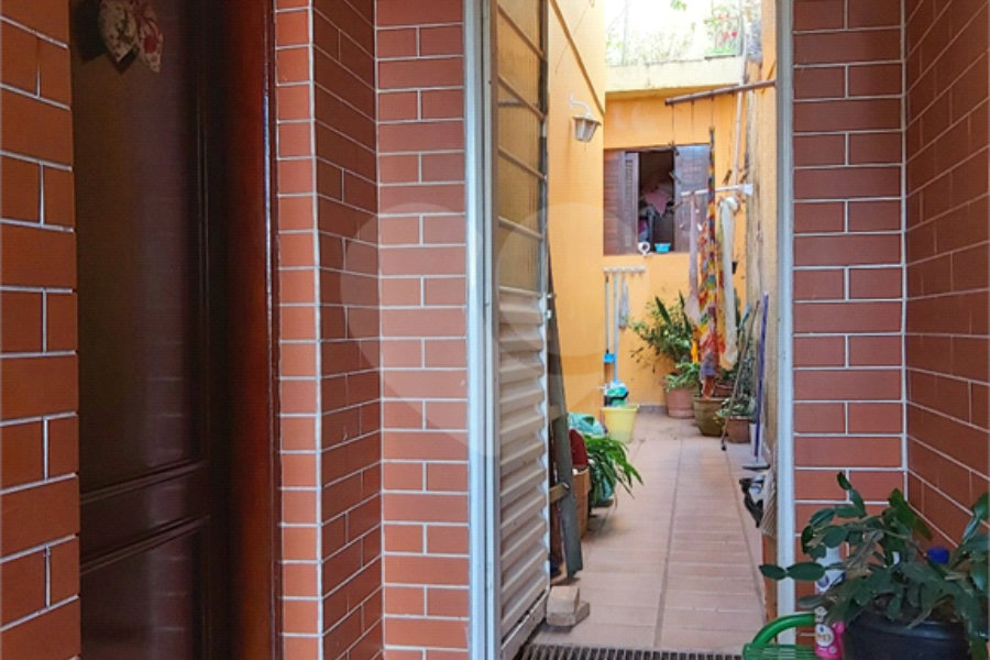 Sobrado à venda com 3 quartos, sendo 1 suíte, em Vila Irmãos Arnoni, São Paulo, SP