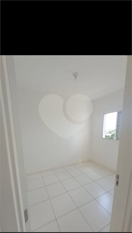 Apartamento no Condomínio Flor de Liz.