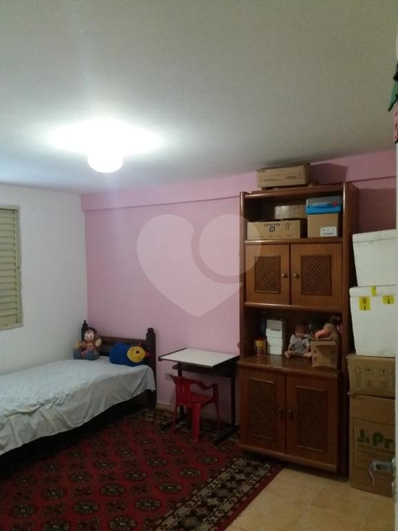 Casa à venda com 4 quartos, sendo 1 suíte,  em Jardim Helga, São Paulo, SP