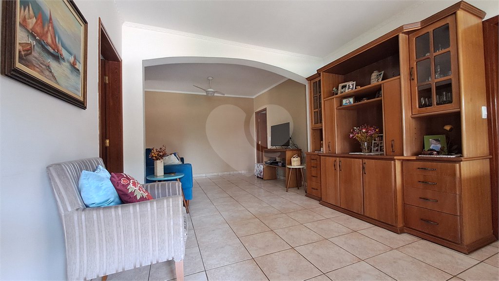 Casa à venda com 3 quartos, sendo 1 suíte, no condomínio Residencial Vale das Laranjeiras, Indaiatuba - SP