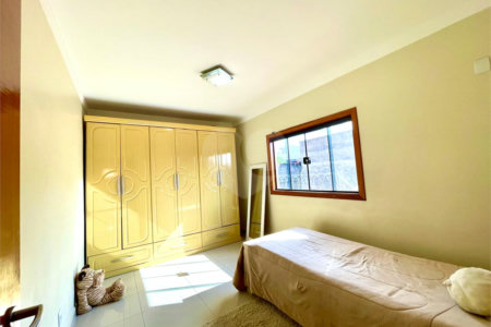 Sobrado à venda com 4 quartos, sendo 1 suíte, em Jardim Santa Bárbara, Sorocaba, SP
