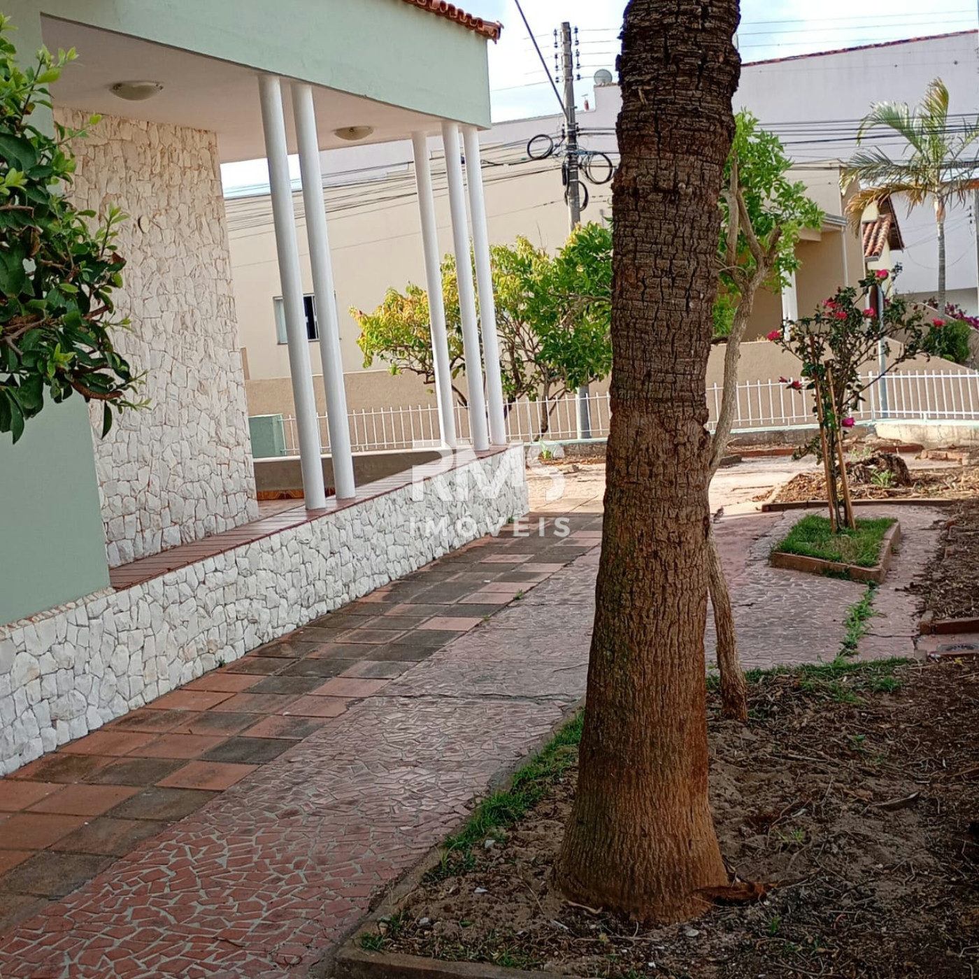 Casa à venda ou para alugar com 3 quartos, sendo 1 suíte,  no Centro, Angatuba, SP