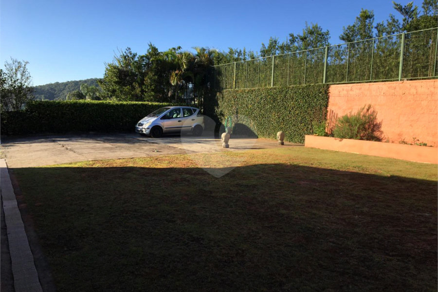 Casa à venda com 3 suítes no condomínio Suíça da Cantareira, Mairiporã - SP