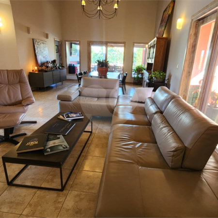 Casa à venda com 4 quartos, sendo 2 suítes, no condomínio Residencial Jardim Primavera, Louveira - SP