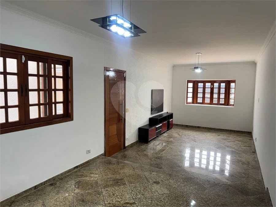 Sobrado à venda ou para alugar com 3 suítes em Vila Sônia, São Paulo, SP