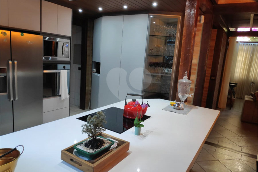 Sobrado à venda com 3 quartos, sendo 2 suítes, em Roseira, Mairiporã, SP