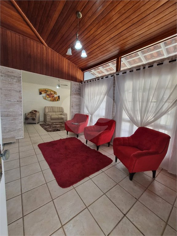 Casa à venda com 4 quartos, sendo 1 suíte, no condomínio Parque Ibiti do Paço, Sorocaba - SP