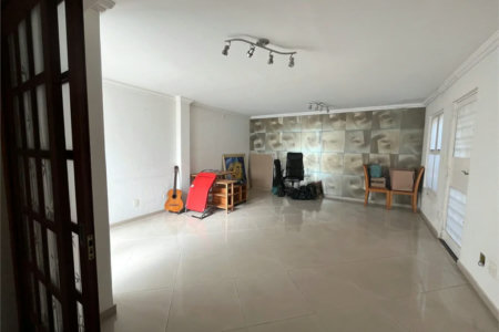 Sobrado à venda com 4 quartos, sendo 1 suíte, em Vila Cordeiro, São Paulo, SP
