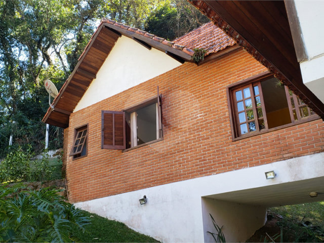 Casa para alugar com 4 quartos, sendo 3 suítes,  no condomínio Alpes da Cantareira, Mairiporã - SP