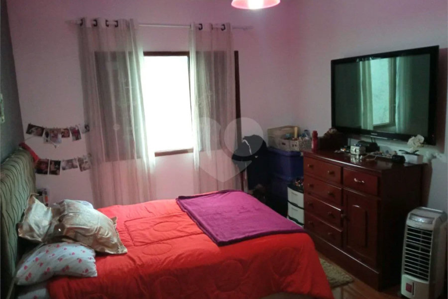 Ótimo sobrado, com amplo espaço interno (127m2), possuindo 03 dormitórios (01 suíte),