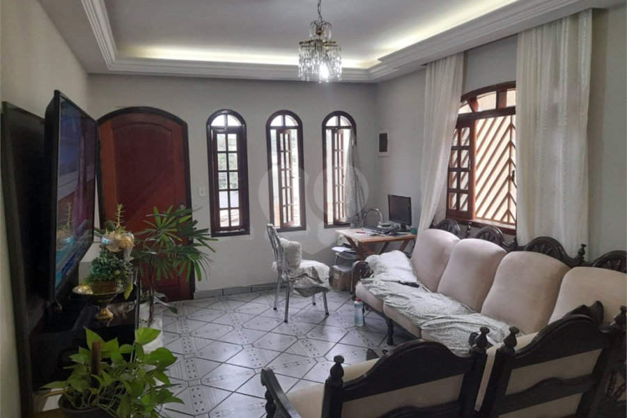 Sobrado à venda com 3 quartos no Brasilândia, São Paulo, SP