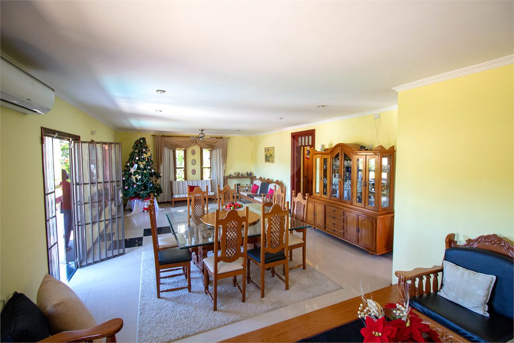 Casa à venda ou para alugar com 4 quartos, sendo 1 suíte, no Centro, São Roque, SP