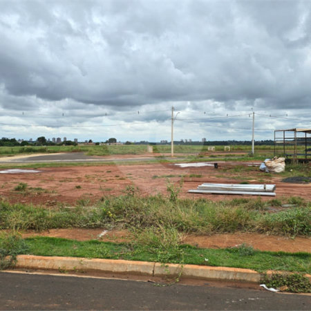Terreno à venda em Parque Residencial São Lucas, Araraquara, SP