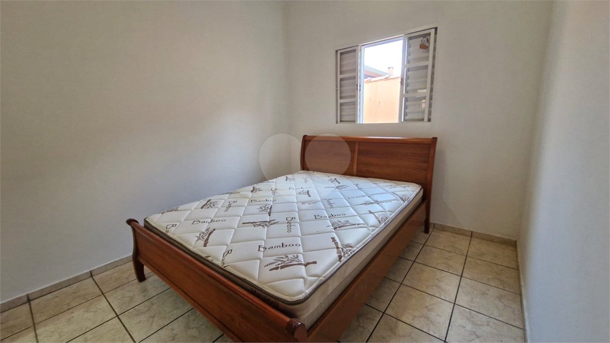Casa para alugar com 3 quartos, sendo 1 suíte, no condomínio Santa Mônica, Atibaia - SP