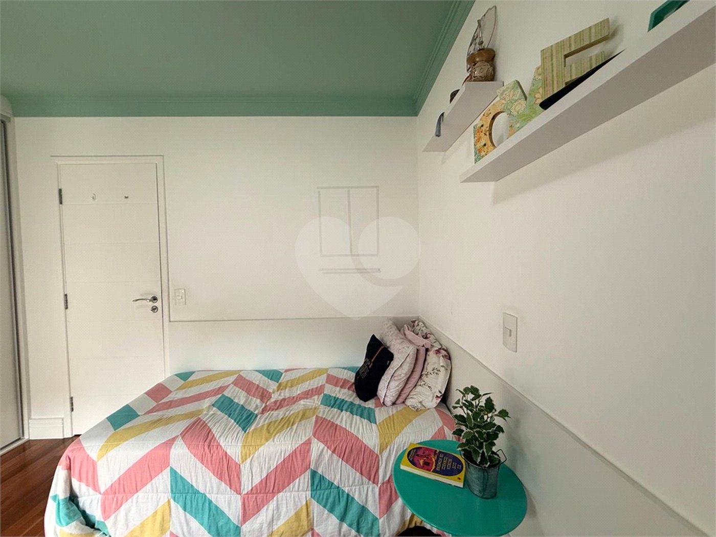 Casa à venda com 4 quartos, sendo 2 suítes, no condomínio Florada da Serra, São Paulo - SP