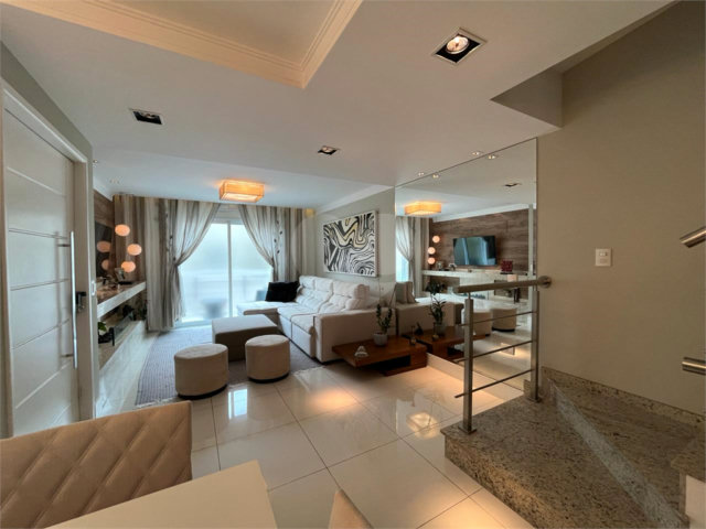 Casa à venda com 4 quartos, sendo 2 suítes,  no condomínio Floradas da Serra, São Paulo - SP