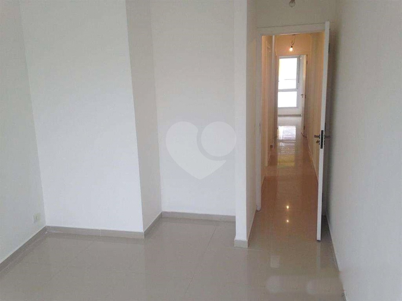 Casa à venda com 3 quartos, sendo 2 suítes, no condomínio Residencial Vegas, São Paulo - SP