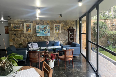 Casa à venda com 4 quartos, sendo 3 suítes, no condomínio Vitoria Regia, São Paulo - SP
