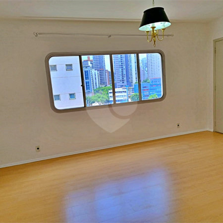 Apartamento à venda com 3 quartos, sendo 1 suíte, em Vila Olímpia, São Paulo, SP