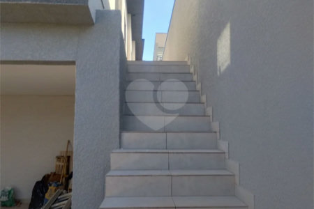 Casa em Atibaia com 3 dormitórios (1 suíte), sala 2 ambientes, piscina, 2 vagas de garagem, aceita financiamento