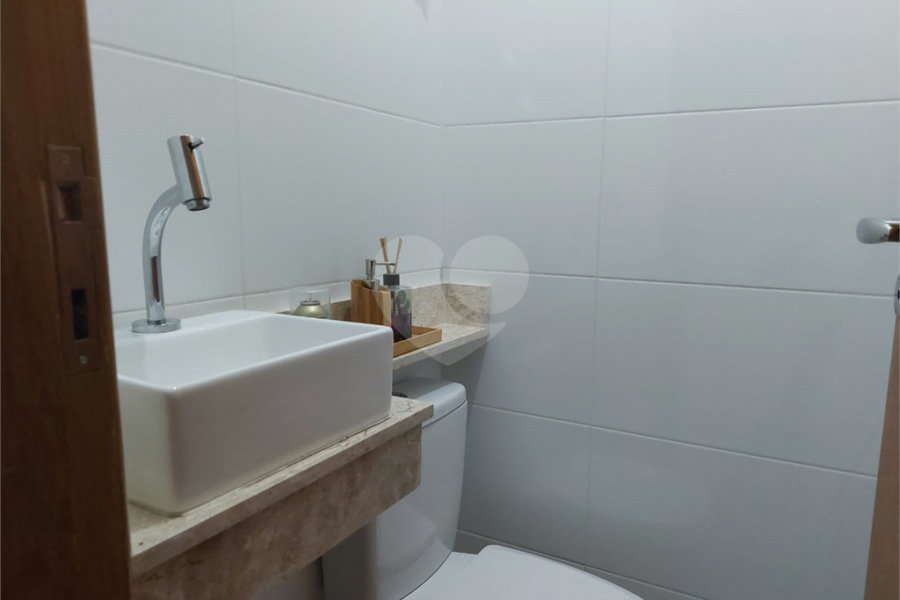 Casa à venda com 3 quartos, sendo 1 suíte, no condomínio Professora Romilde Nogueira de Sá, São Paulo - SP