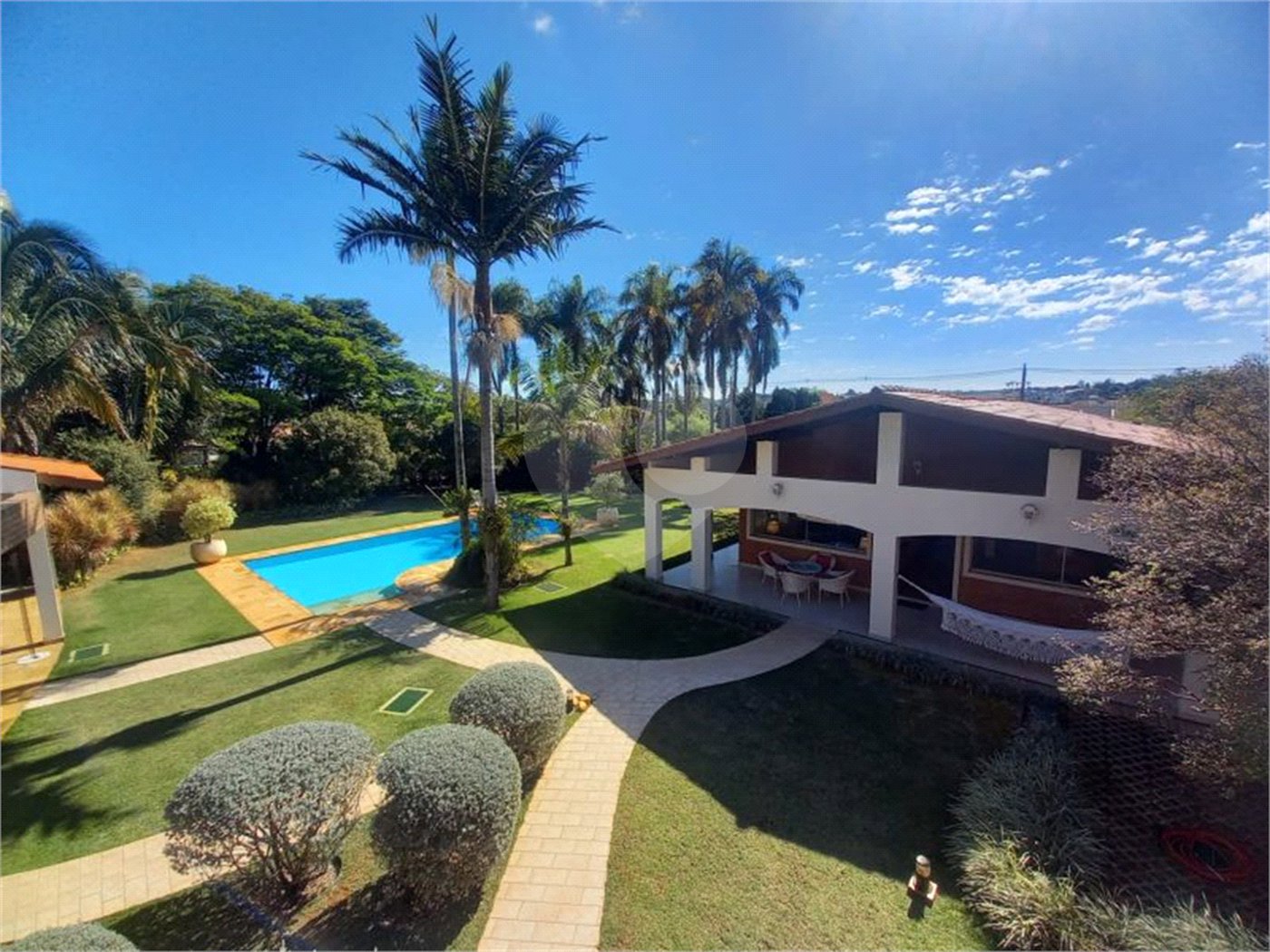 Casa à venda com 5 quartos, sendo 2 suítes, no condomínio Estância Marambaia, Vinhedo - SP